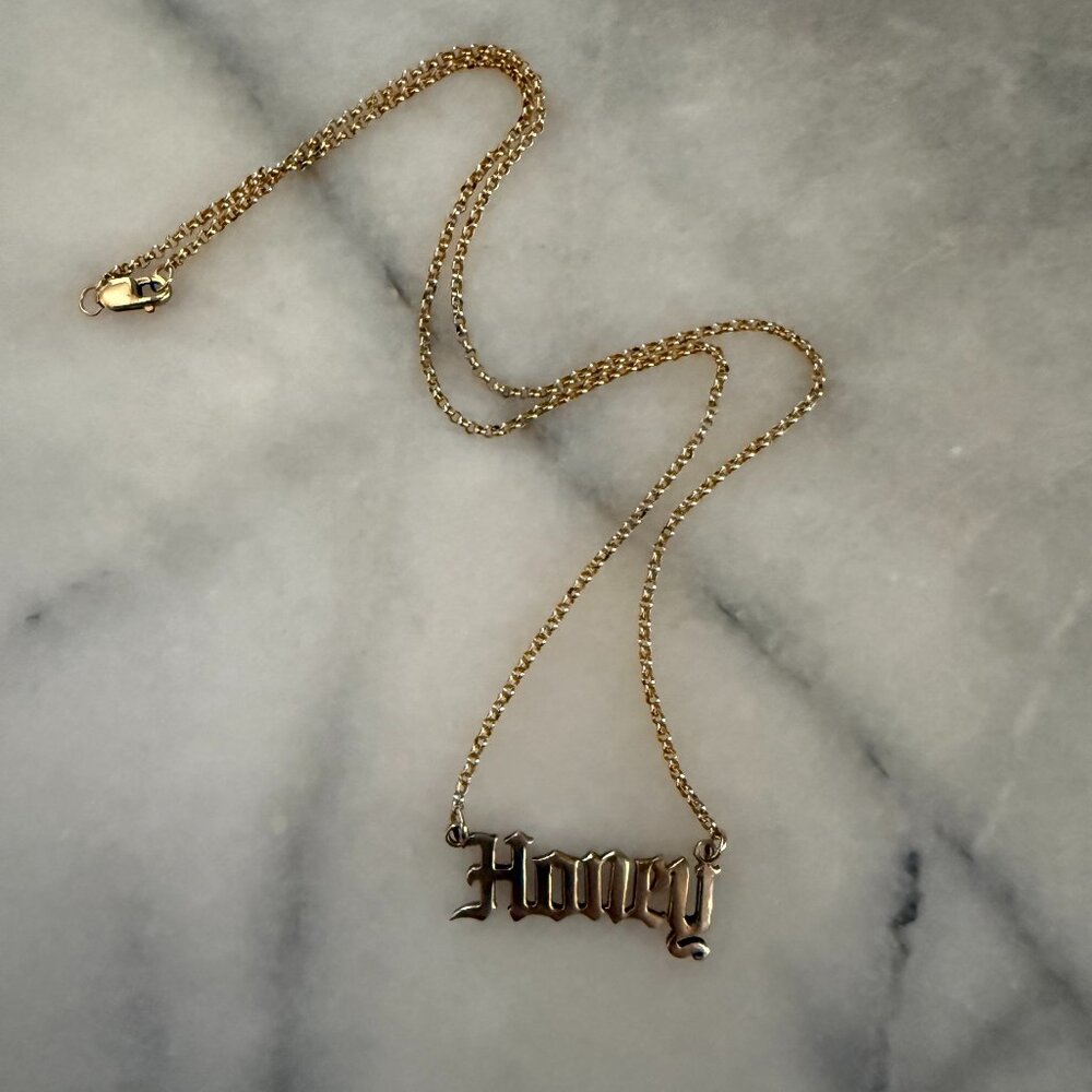 Souvenir Jewelry “Honey” Nameplate Necklace Yellow gold vermeil 16” Rolo Chain
